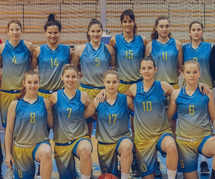 Spielbereite Basketballbekleidung